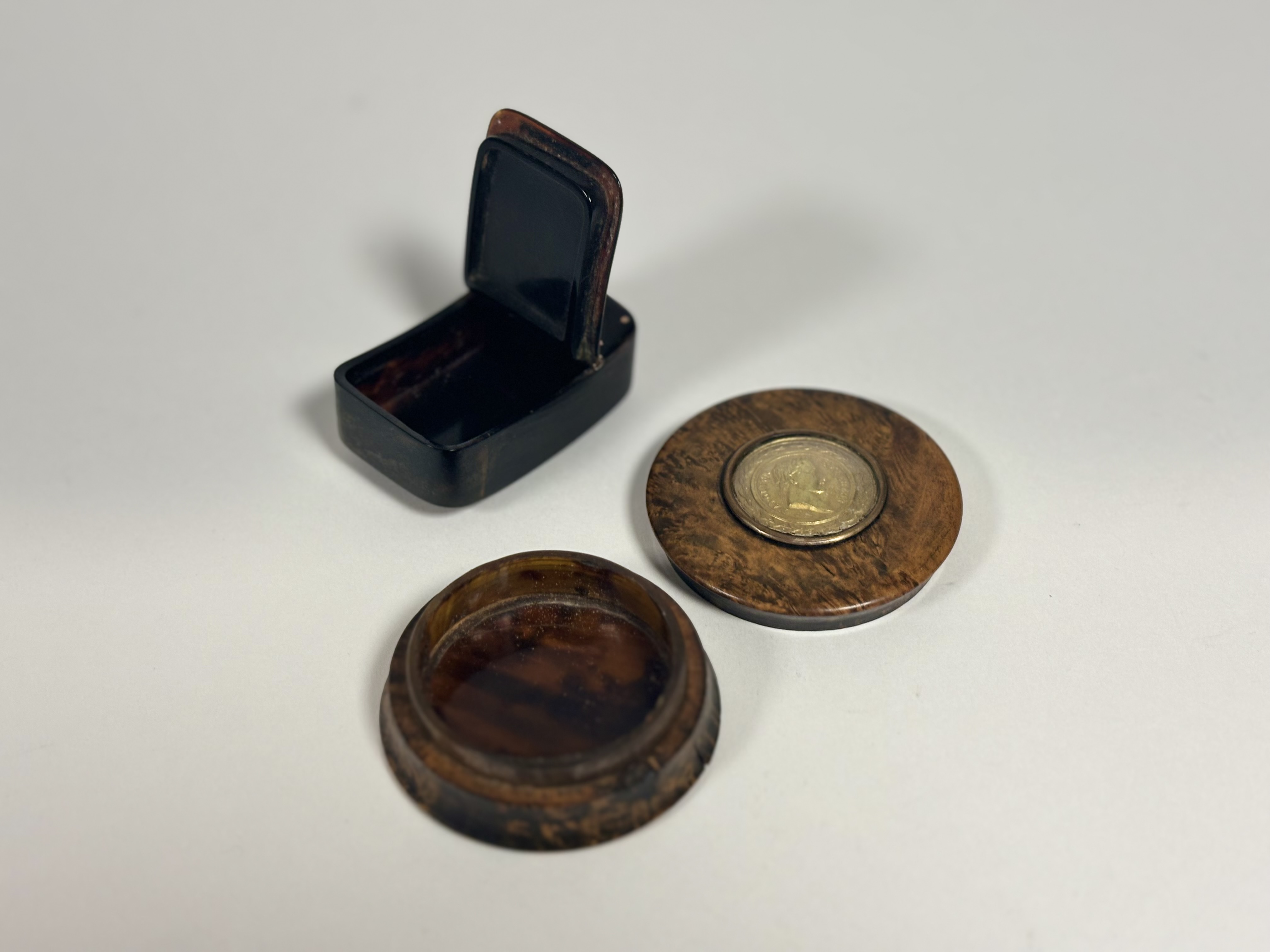 Two 19th century snuff boxes: the first of oblong form, inlaid with yellow metal star pique work - Image 2 of 2