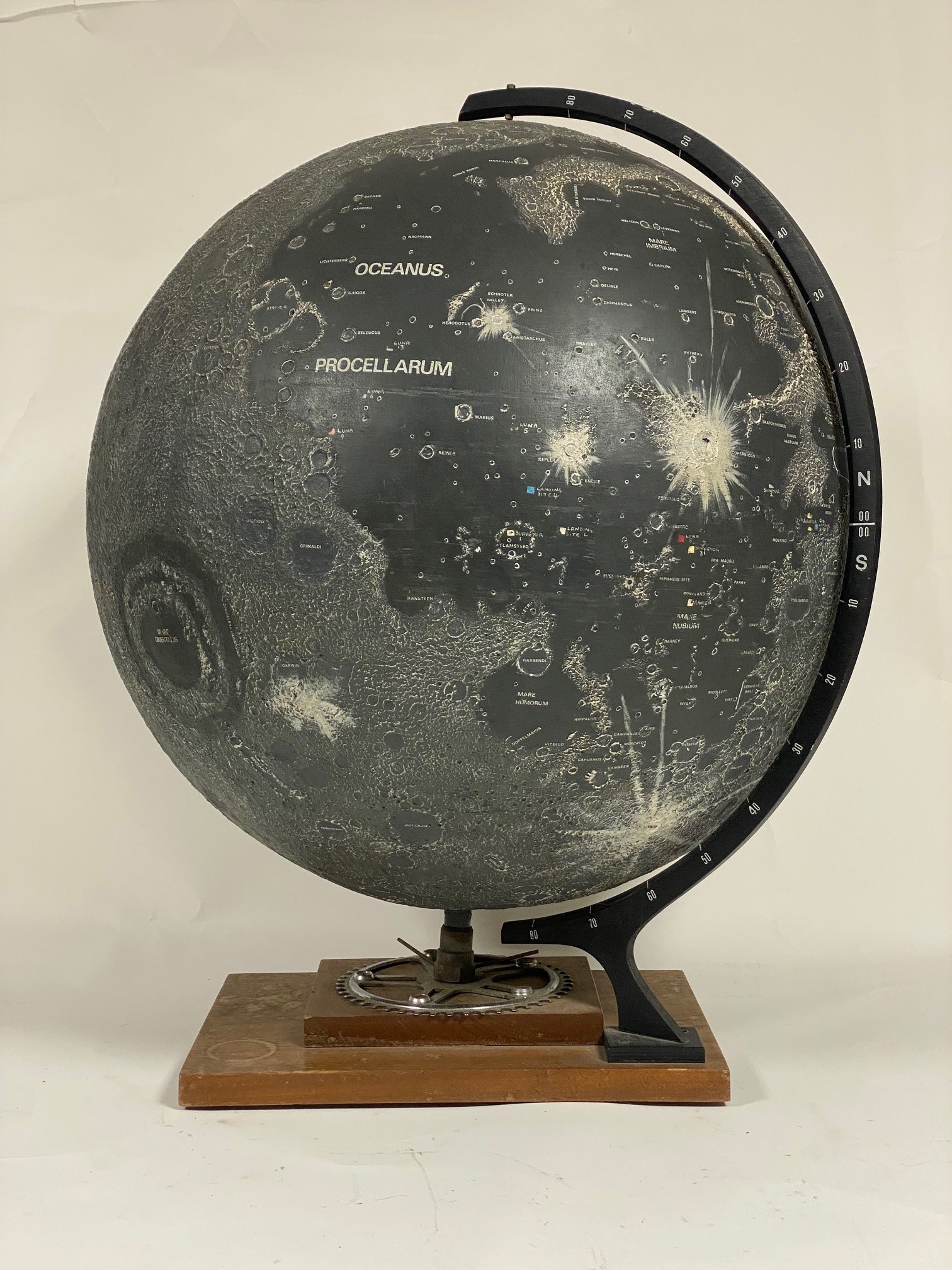 A rare large (24 inch) three-dimensional topographical lunar globe, c.1969, believed to be by Arthur - Image 2 of 2