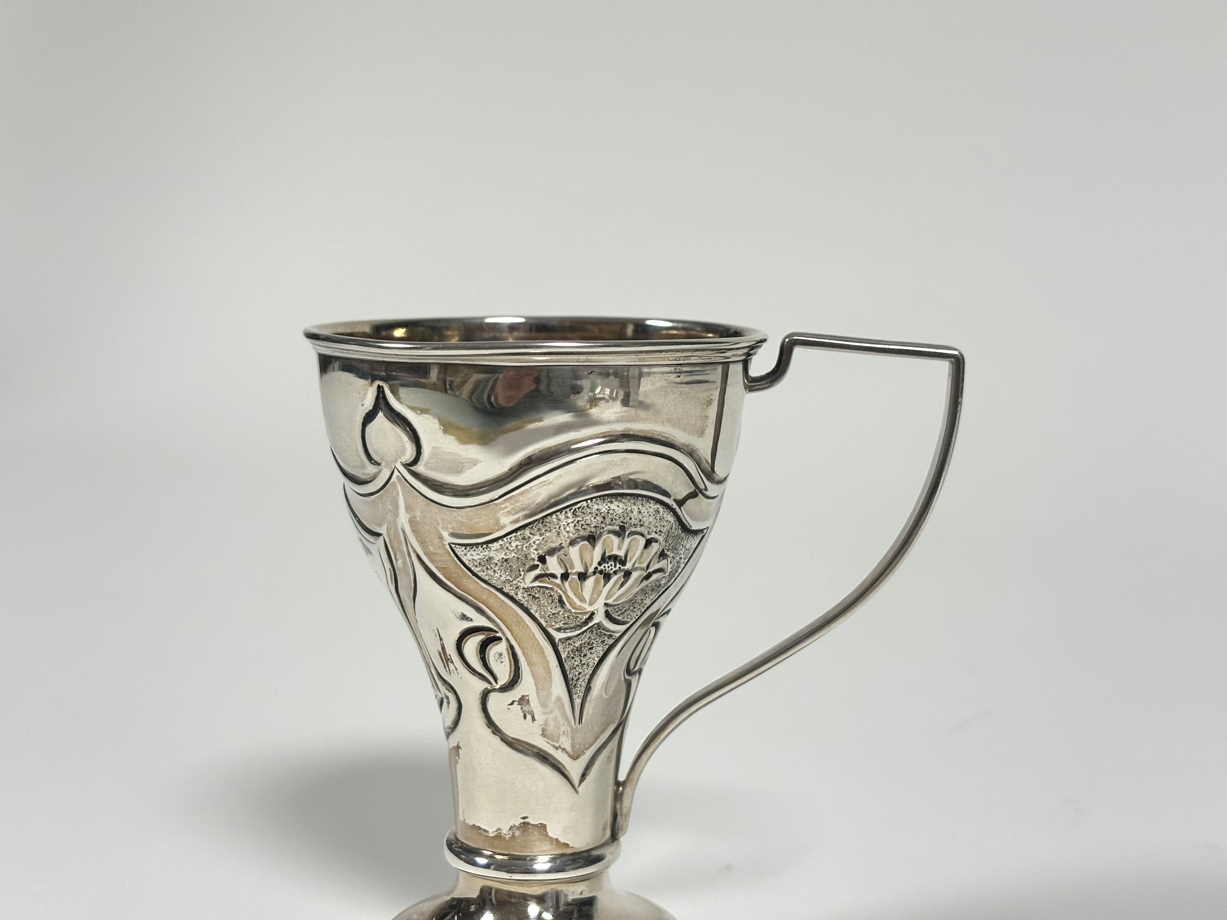 An Edwardian silver Christening cup in the Art Nouveau taste, Robert Pringle & Sons, Chester, - Image 3 of 7