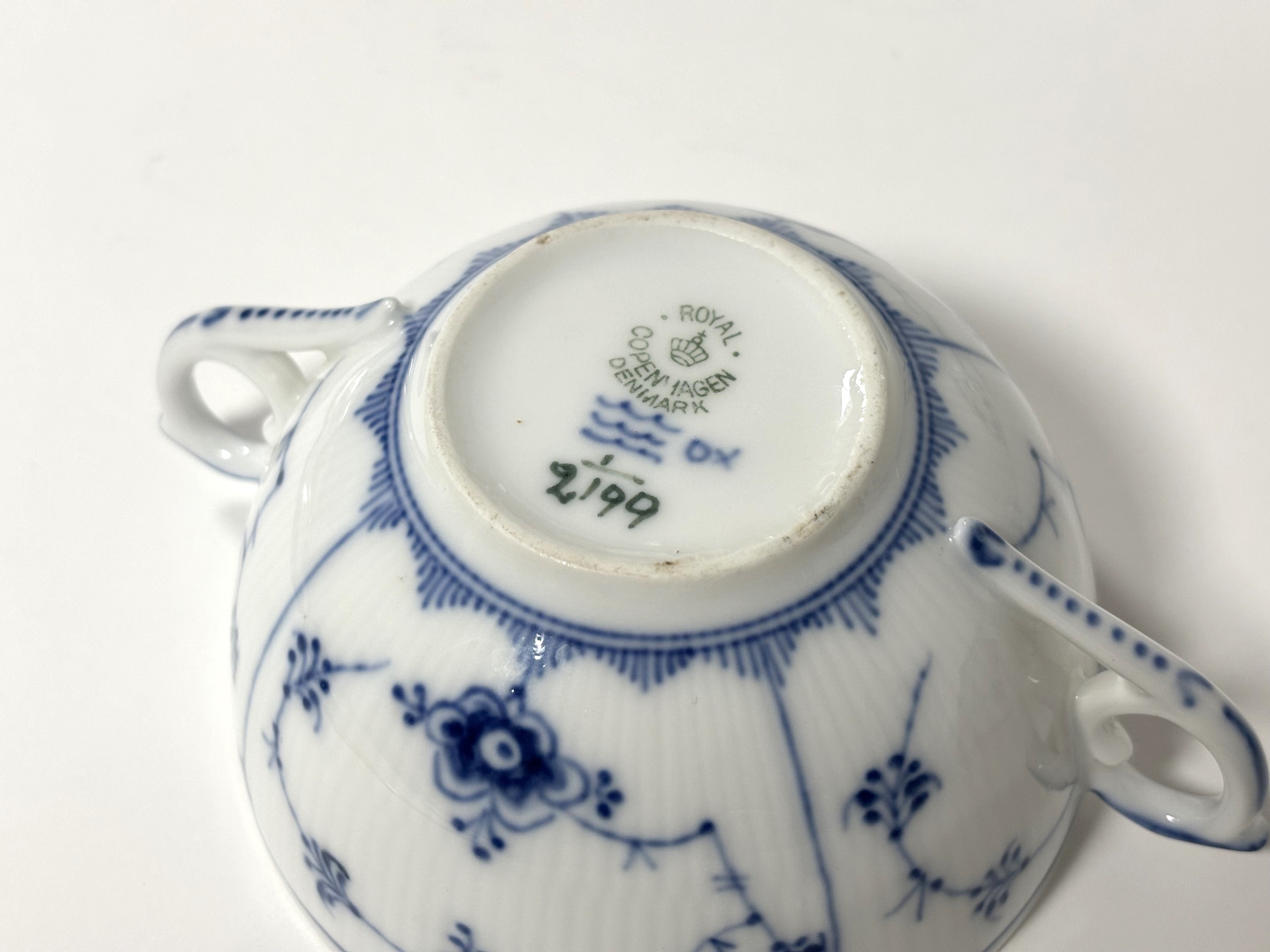 A set of six Royal Copenhagen soup cups and covers in the plain fluted blue pattern (Musselmalet), - Image 5 of 8