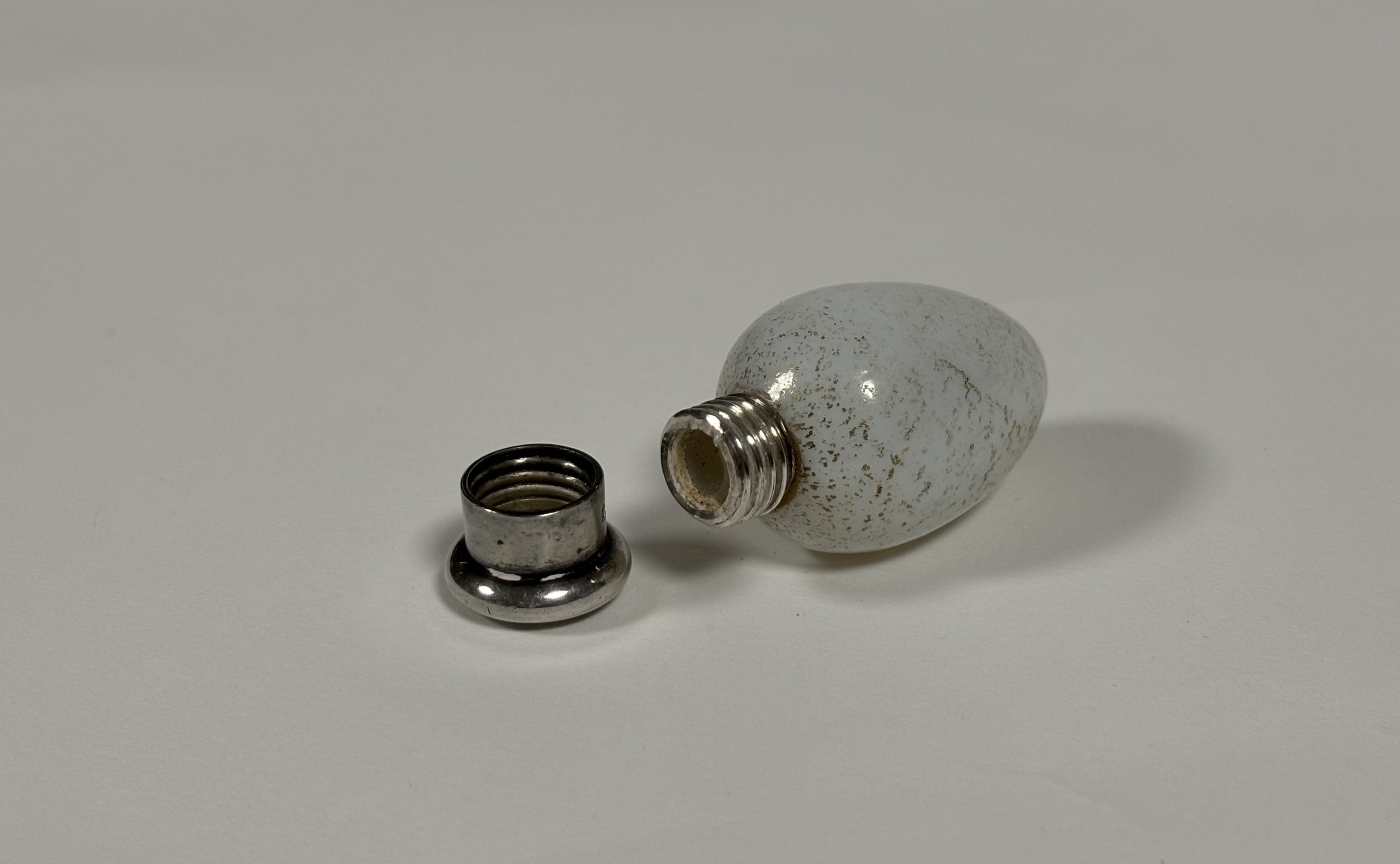 A late Victorian silver-mounted novelty egg-form scent bottle, Sampson Mordan, London 1887, the - Image 3 of 3