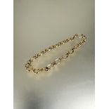 A 9ct gold oval link bracelet with ring clip fastening D 8.5cm 5.7g