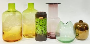 A group of mid-century/modern ceramics and glass comprising two green/yellow bubble glass jars (h-