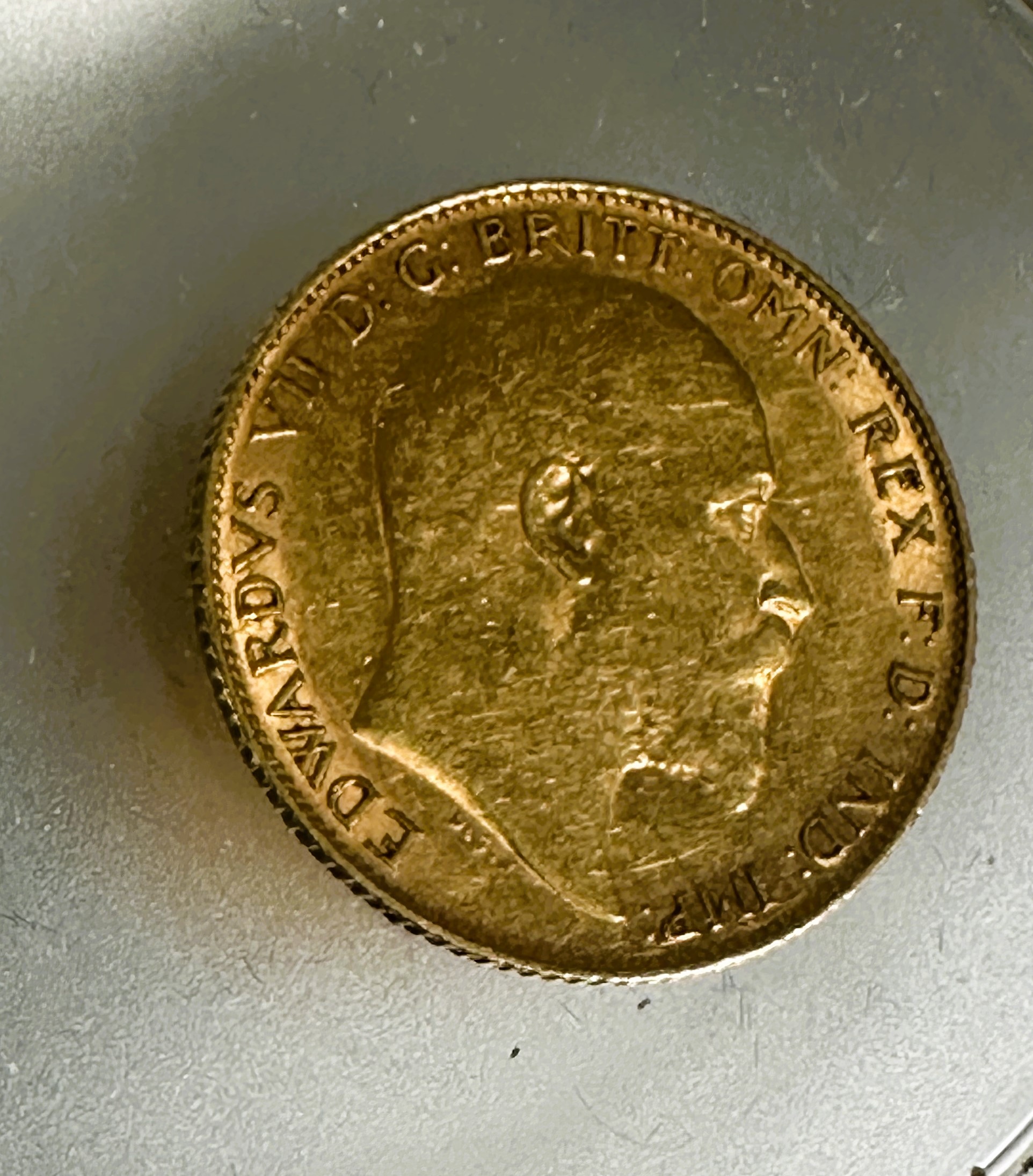 A Edward VII gold half sovereign 1904 3.99g