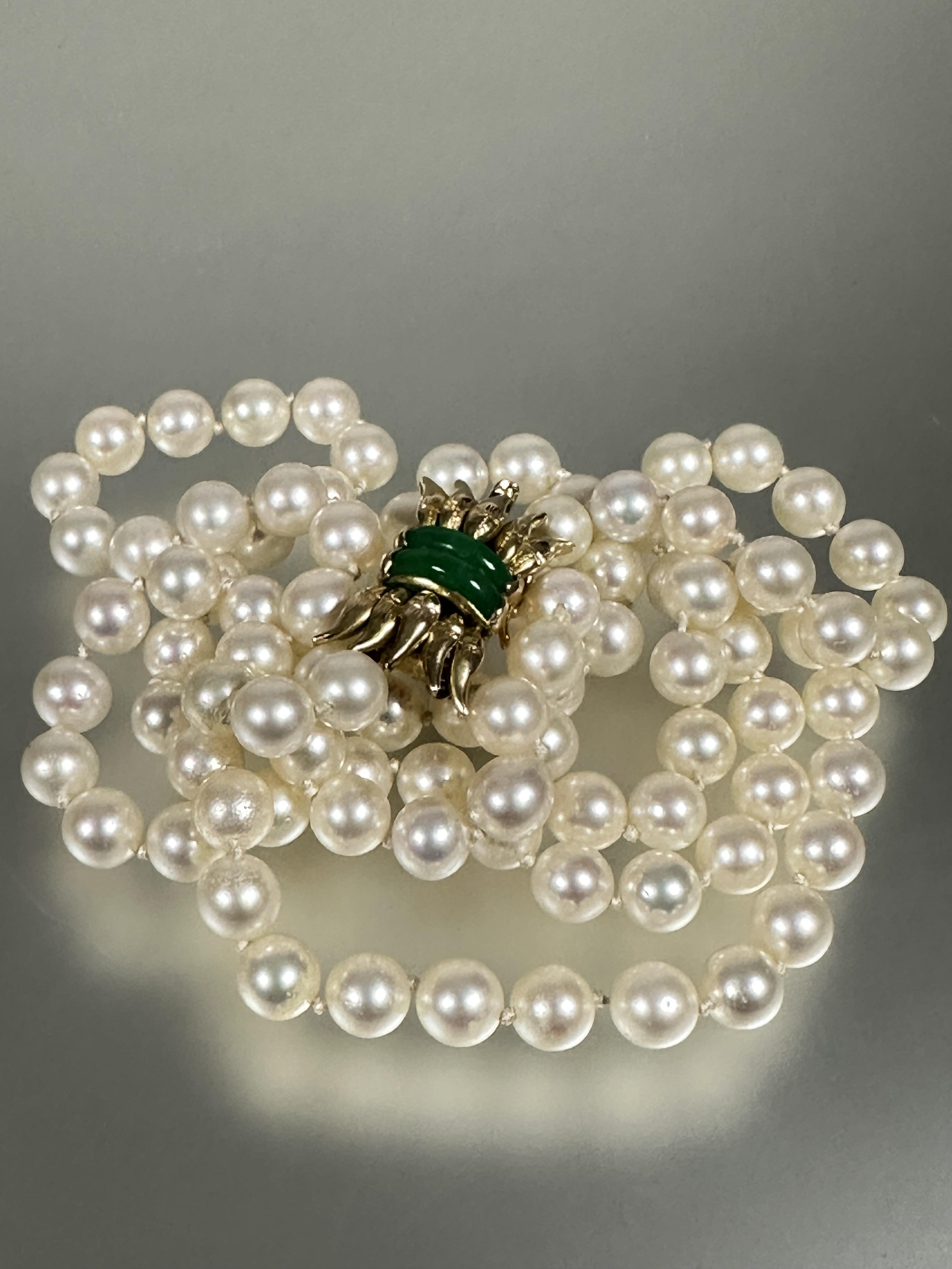 A good white Akoya cultured two strand pearl choker necklace with 14ct gold clip fastening set - Image 4 of 4