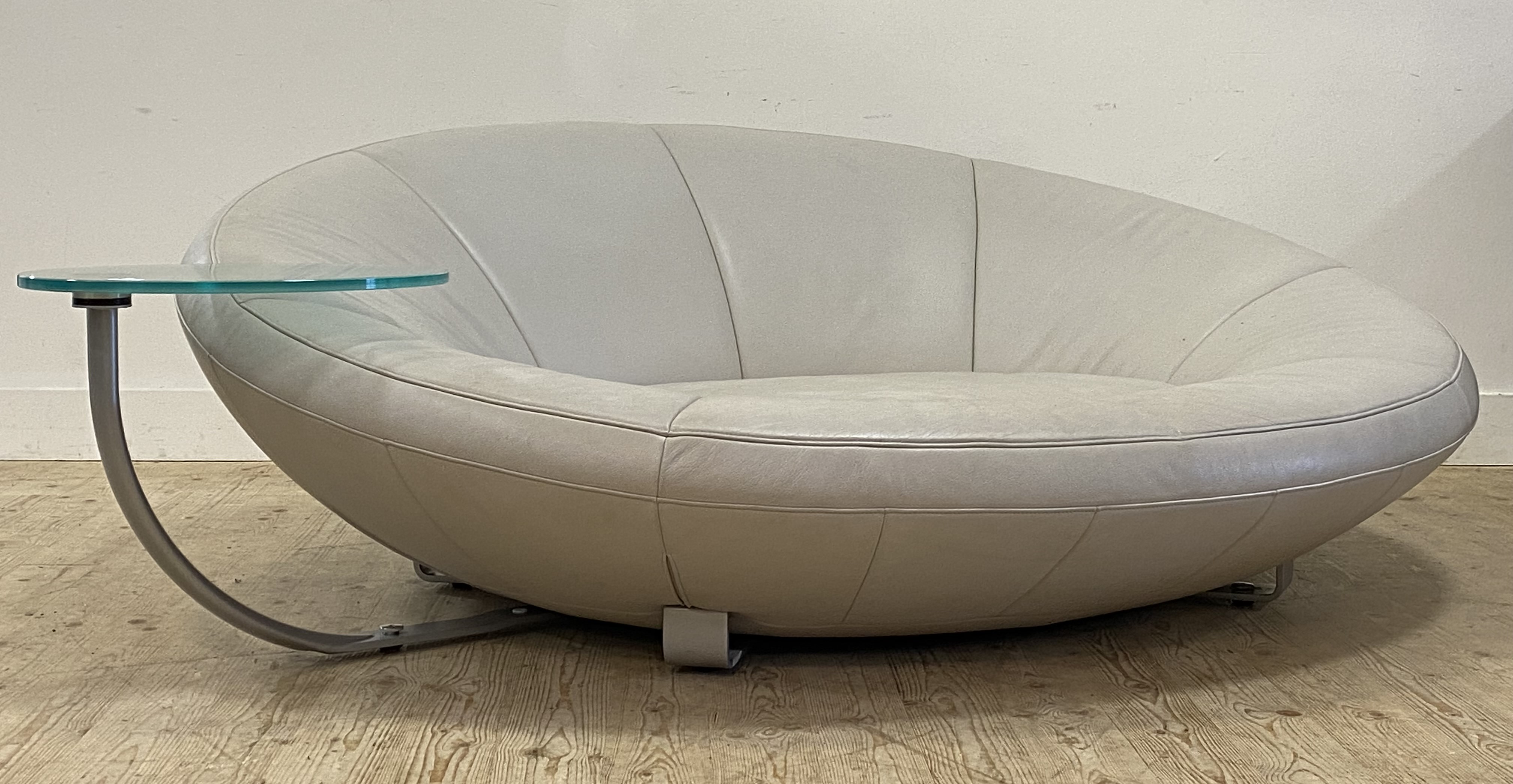 Jane Worthington for De Sade, a DS 152 leather upholstered oval love seat / sofa, complete with - Image 2 of 3