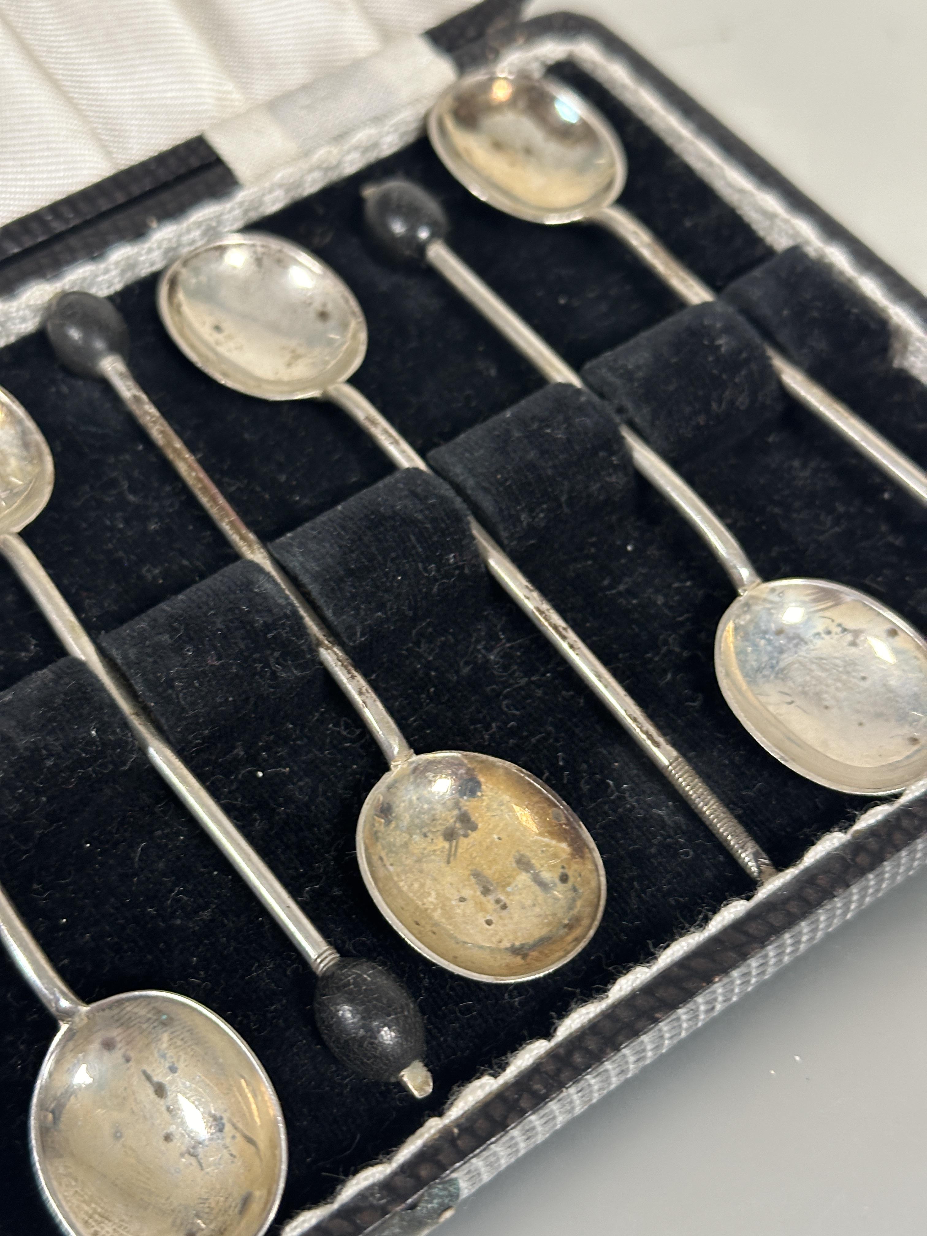 A Edwardian set of six Sheffield silver coffee bean handled coffee spoons in original fitted case - Image 2 of 3