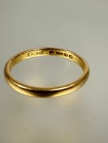 A 22ct gold wedding band K/L 2.51g