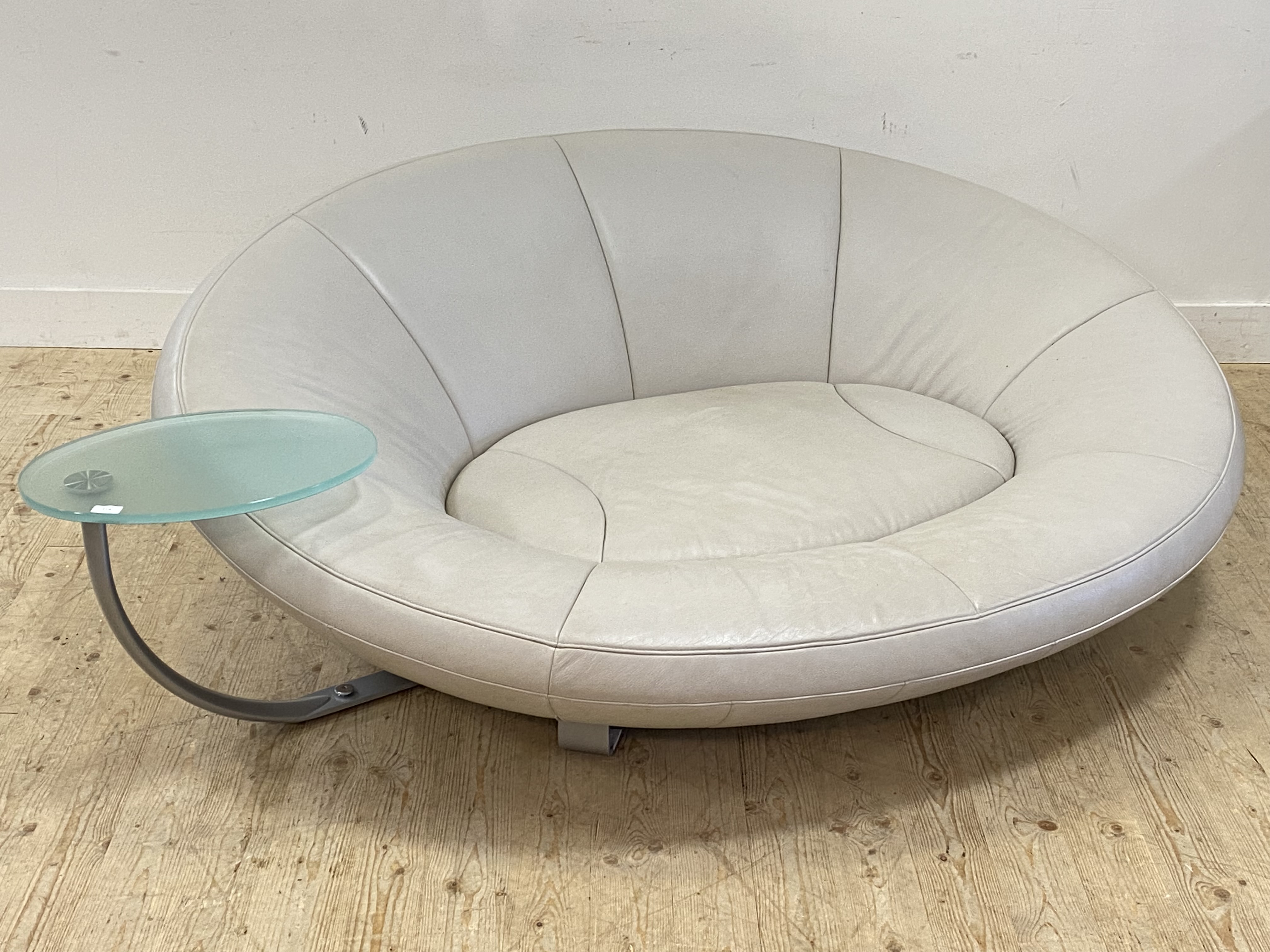 Jane Worthington for De Sade, a DS 152 leather upholstered oval love seat / sofa, complete with - Image 3 of 3