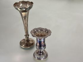 A Edwardian Birmingham silver table bouquet flower holder with scalloped scrolling leaf border on