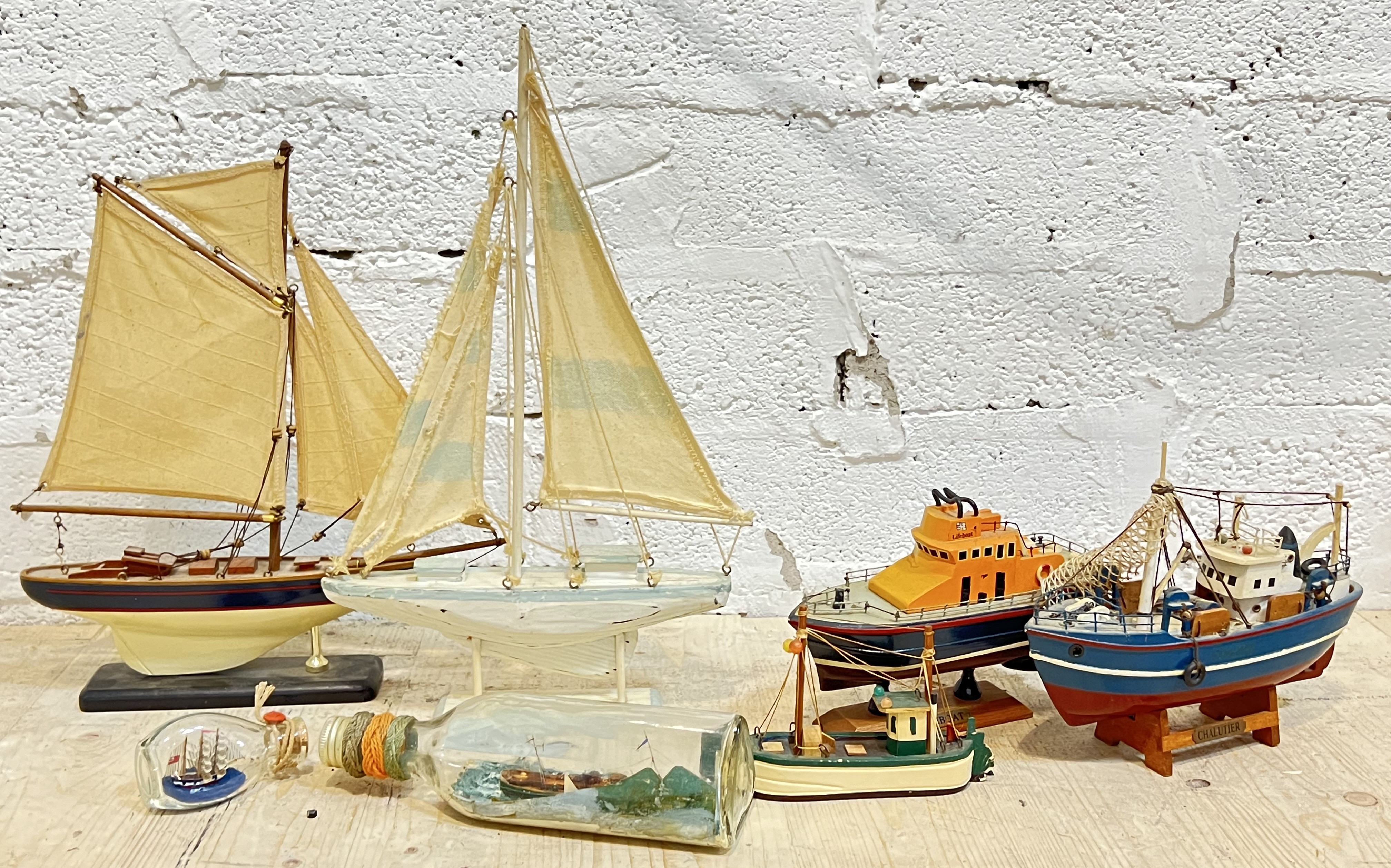 Maritime interest, a quantity of model boats and ships in bottles including sailboats, lifeboats