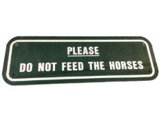 Metal sign with raised lettering - 'Please do not feed the horses' - 45cm x 15cm