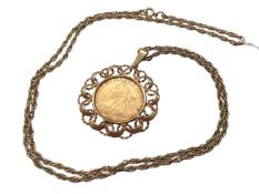 Victorian gold full sovereign, 1899, in 9ct gold mount on 9ct gold chain