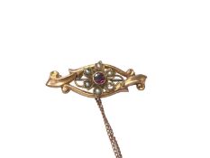 Edwardian 9ct gold garnet and seed pearl brooch (Chester 1908)