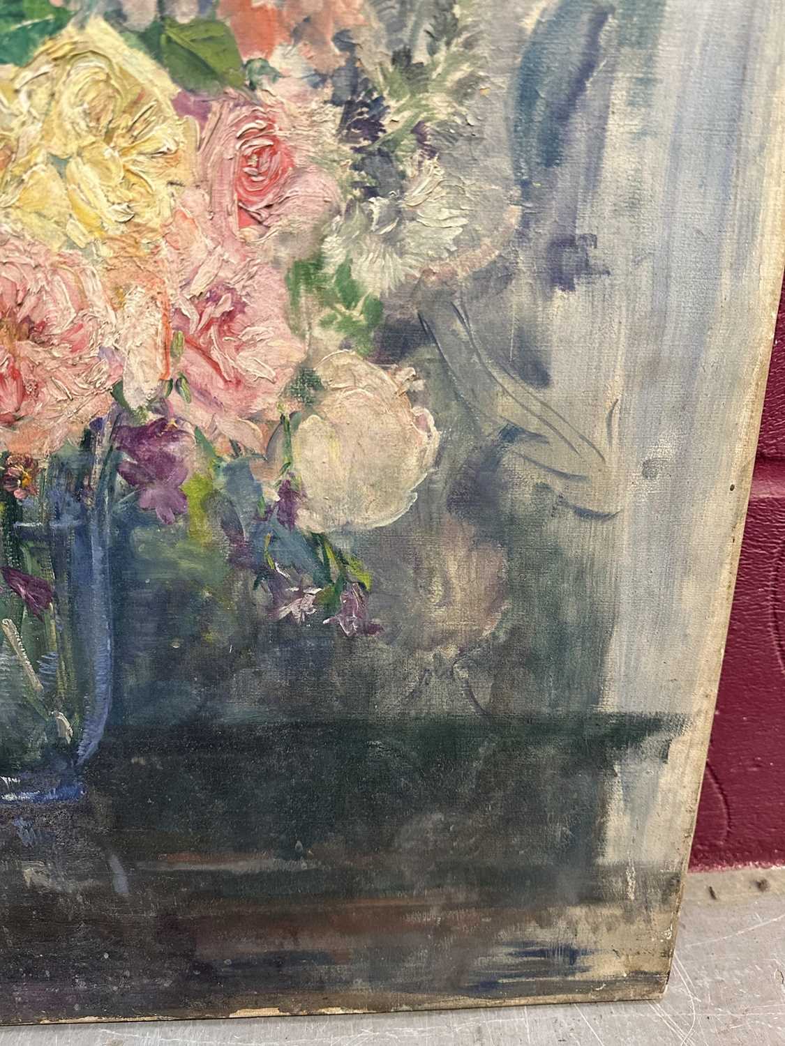 Amy Watt (1900-1956) oil on canvas, still life of flowers in a glass vase, 60 x 60cm - Bild 3 aus 7