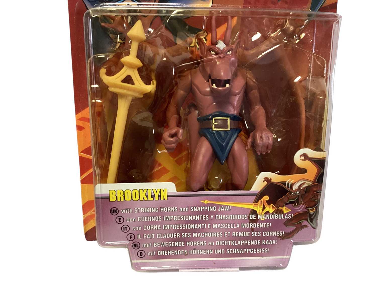 Kenner Giochi Preziosi (c1995) Gargoyles Brooklyn action figure, on card with bubblepack (1) - Image 2 of 3