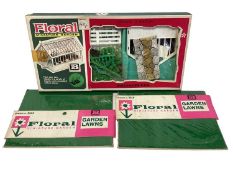 Britains Floral miniature Garden accessories, boxed (Approx. 50 items)