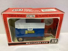 Britains Charrues & Pfluge Ploughs No.9546, Tipping Trailer No.9565, Vacuum Tanker No.9560 (x2), Hi