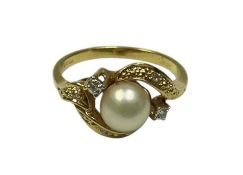 18ct gold cultured pearl ring with diamond set cross over shoulders, size L