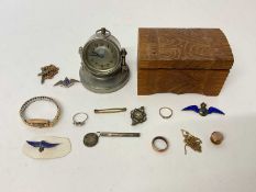 Assorted jewellery and vertu with a music box and desk clock