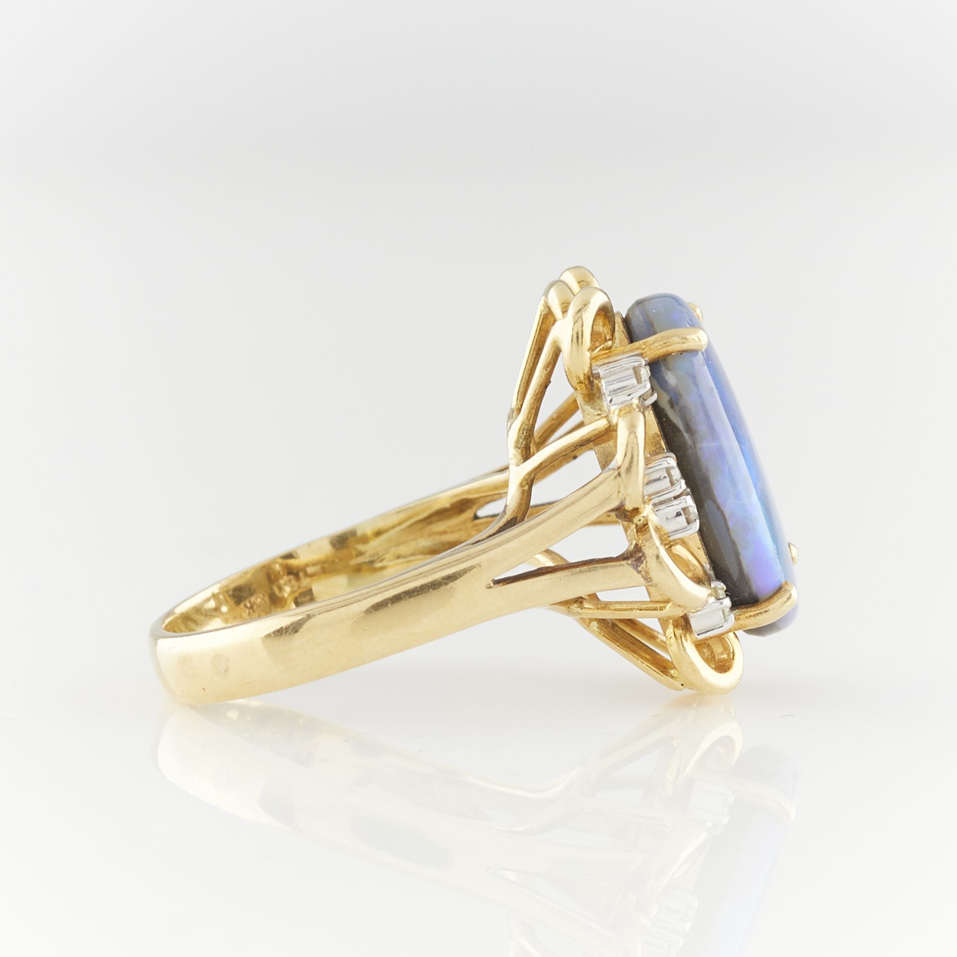 18k Yellow Gold Opal and Diamond Ring - Image 8 of 10