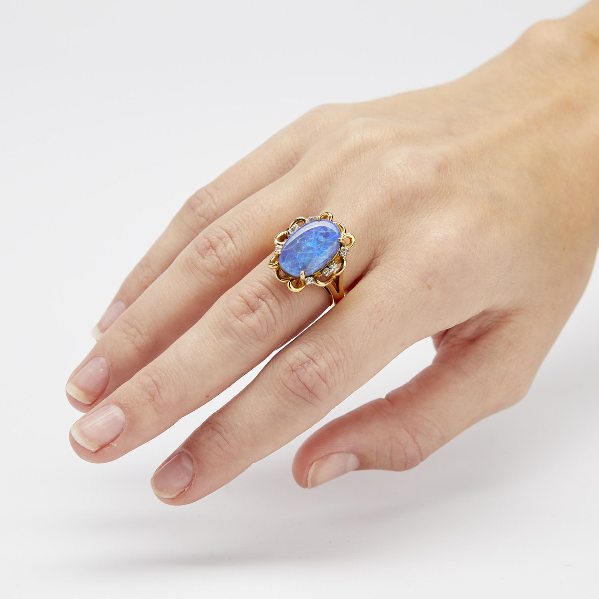 18k Yellow Gold Opal and Diamond Ring - Image 2 of 10