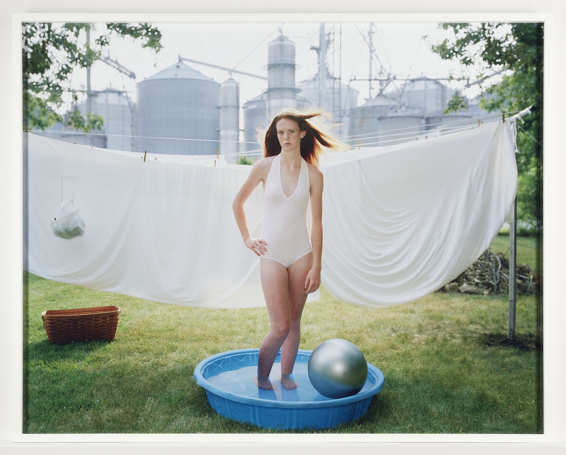 Angela Strassheim "Alicia in the Pool" C-Print - Bild 3 aus 8