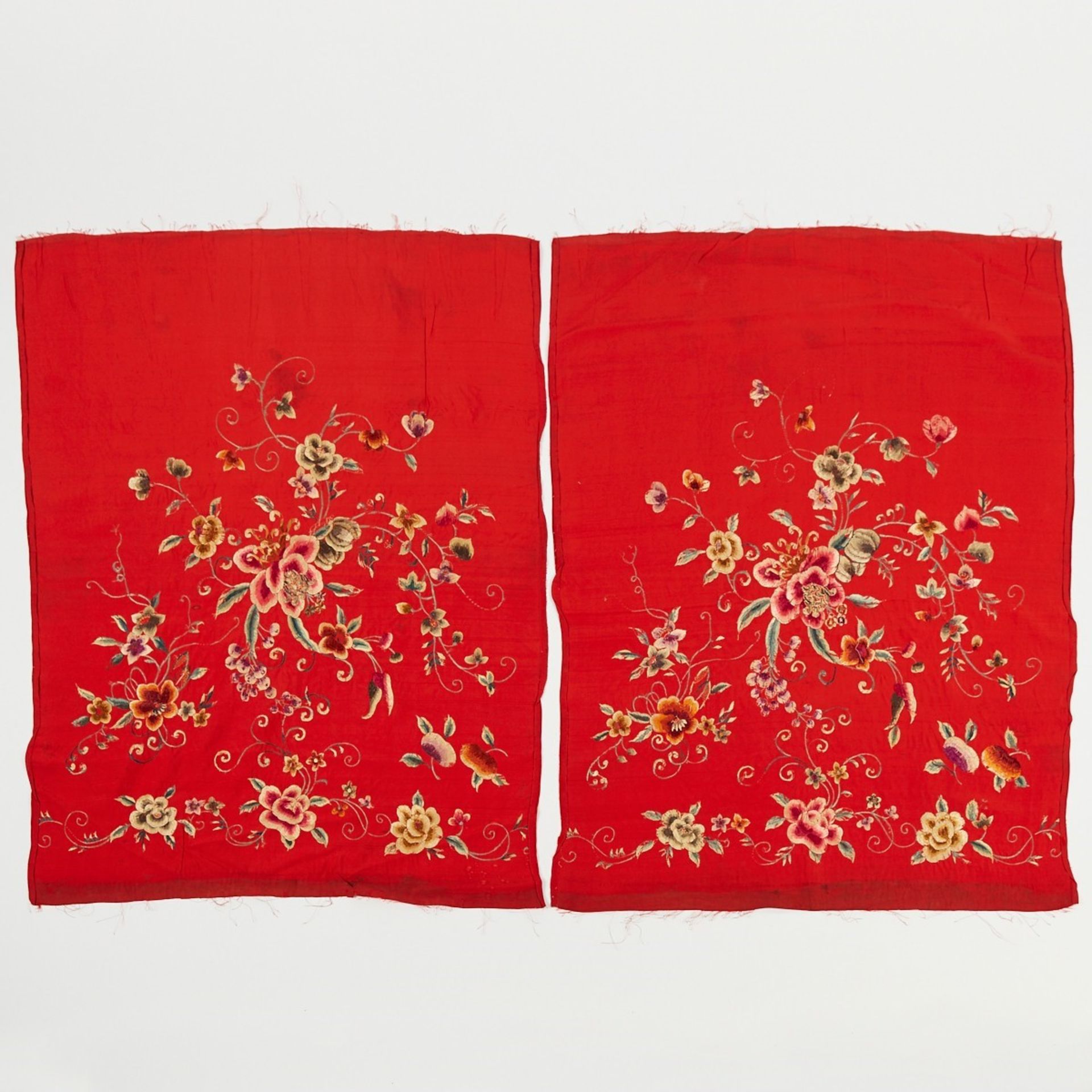 Pair Chinese Embroidery Silk Panels of Flowers - Bild 2 aus 8
