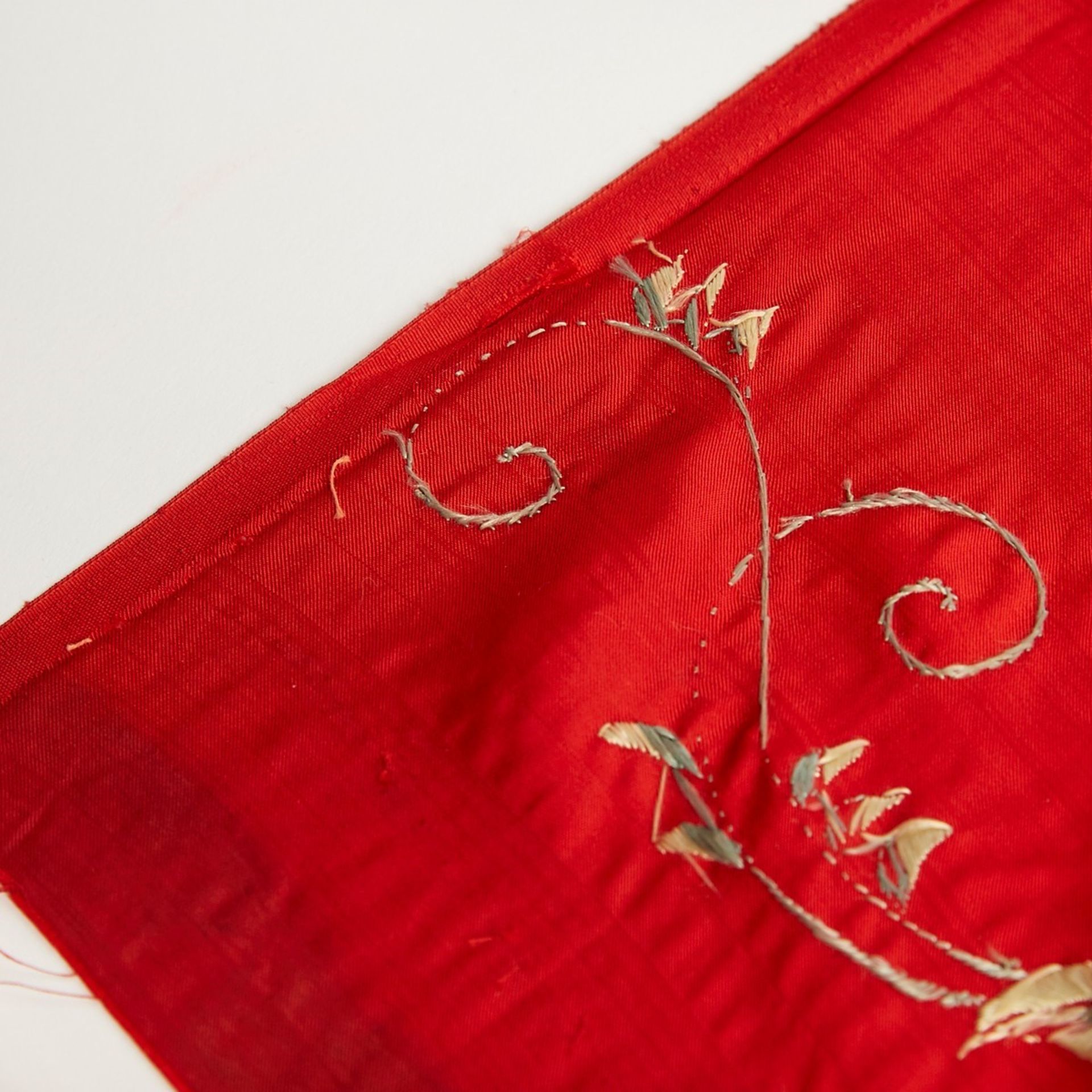 Pair Chinese Embroidery Silk Panels of Flowers - Bild 7 aus 8