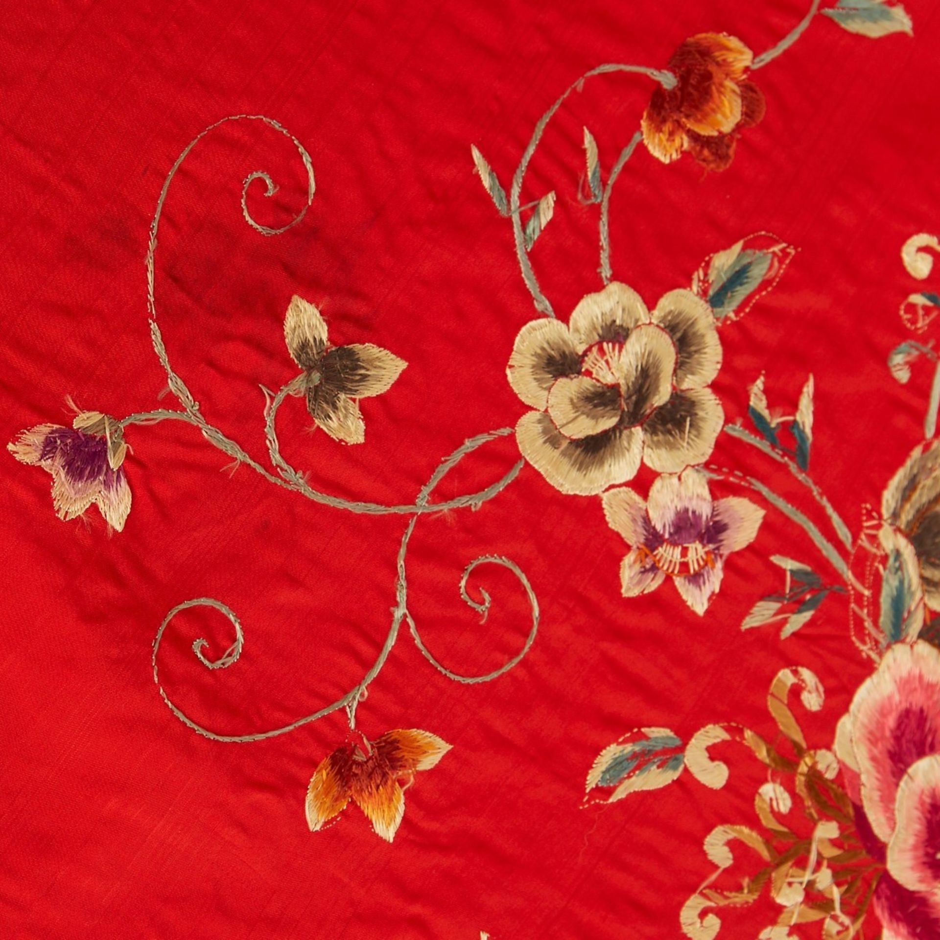 Pair Chinese Embroidery Silk Panels of Flowers - Bild 5 aus 8