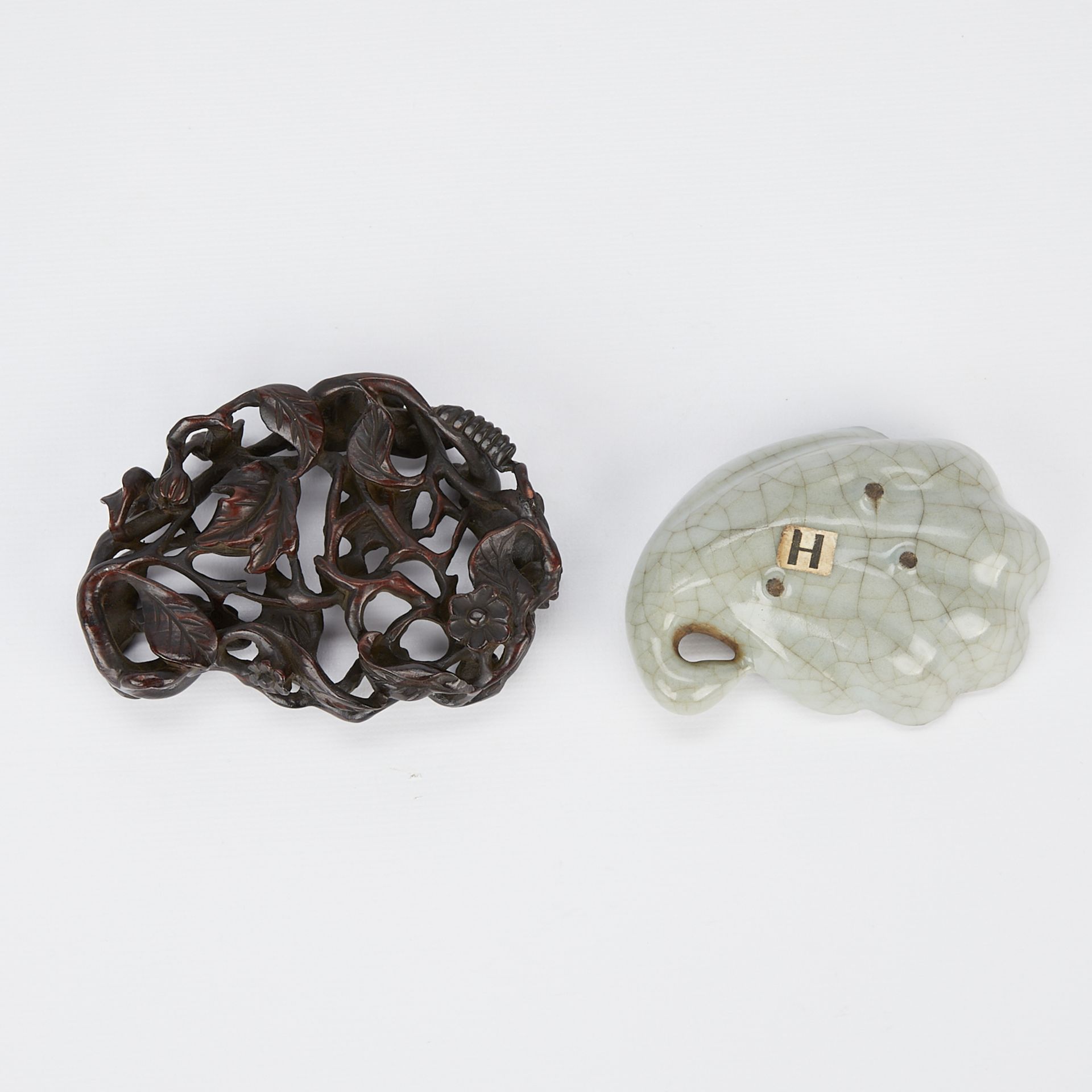 Chinese Ceramic Shell w/ Stand - Bild 9 aus 11