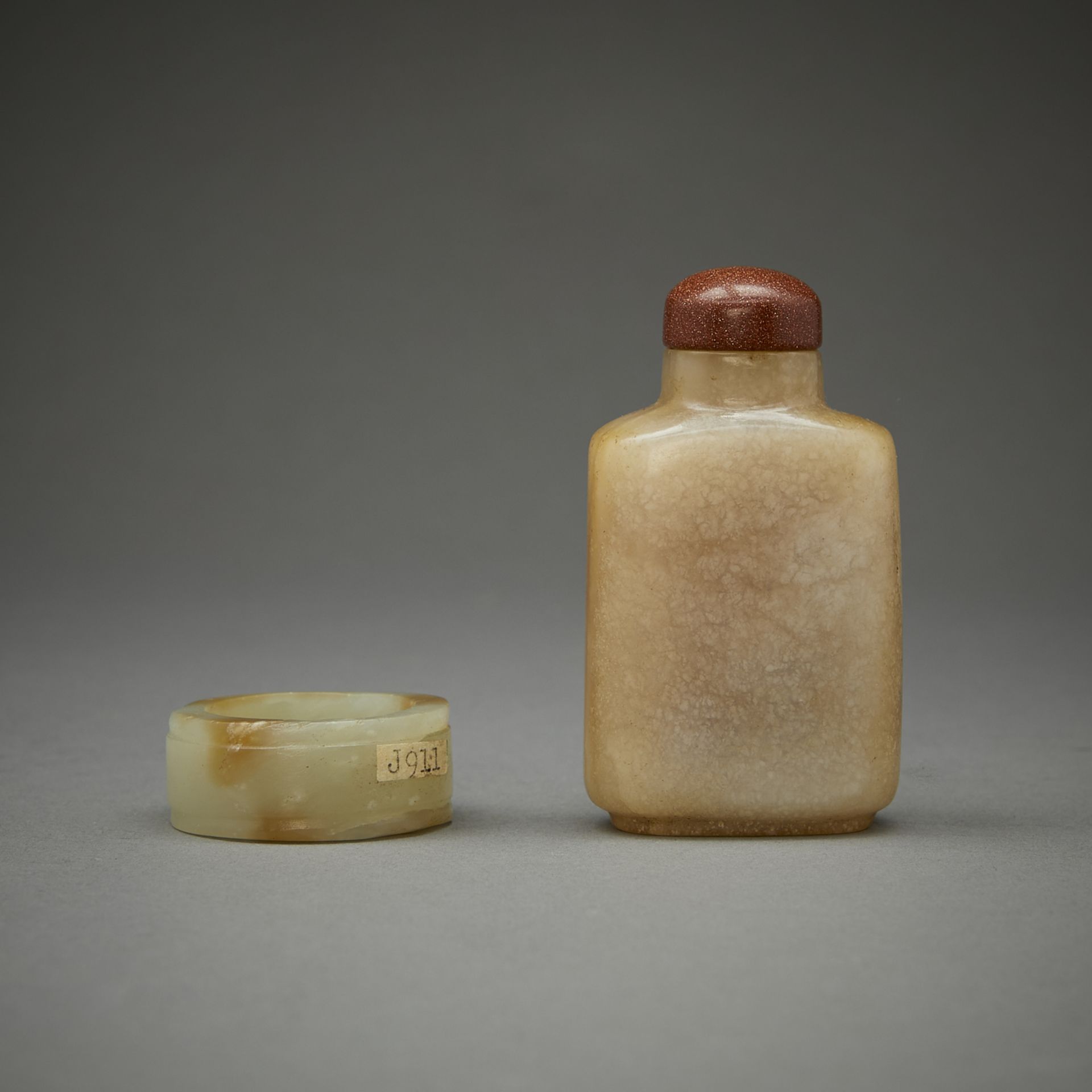 Chinese Jade Archer Ring & Hardstone Snuff Bottle - Bild 4 aus 11