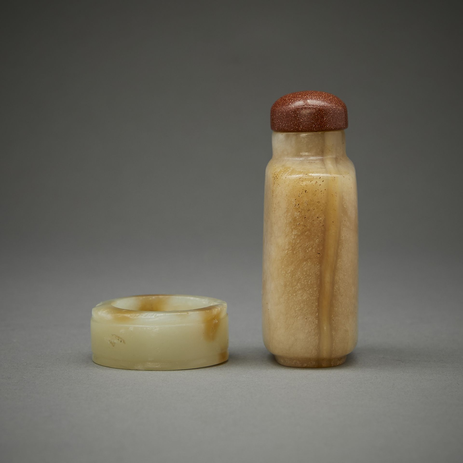 Chinese Jade Archer Ring & Hardstone Snuff Bottle - Bild 5 aus 11
