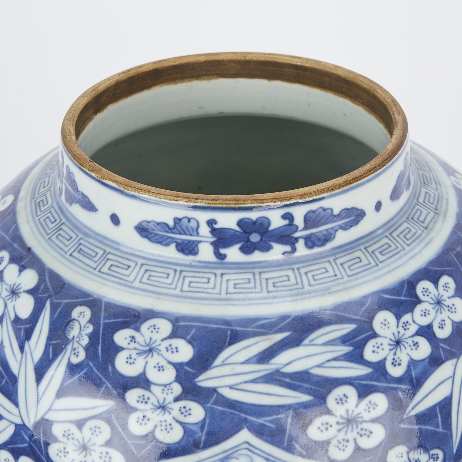 18th/19th c. Chinese B&W Porcelain Baluster Vase - Bild 2 aus 15