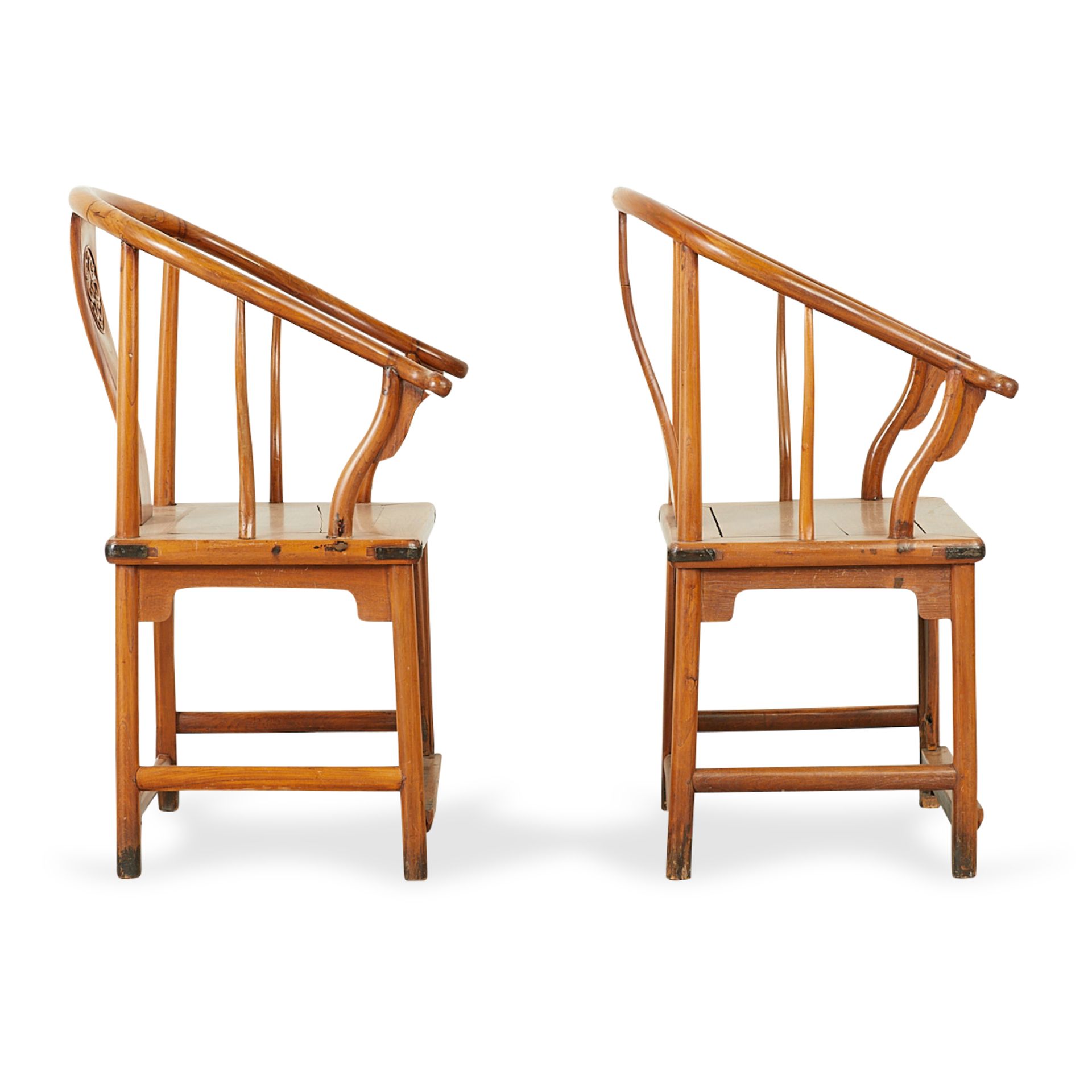 Pair of Chinese Elm Wood Horseshoe Back Armchairs - Bild 2 aus 14