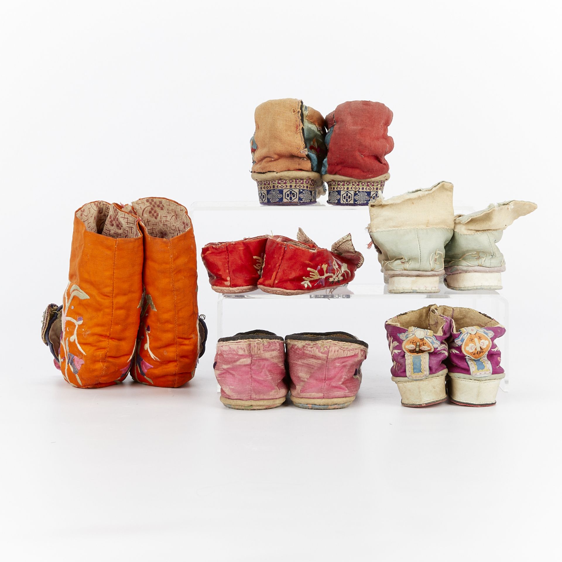 6 Pairs of Chinese Silk Foot Binding Shoes - Bild 4 aus 12