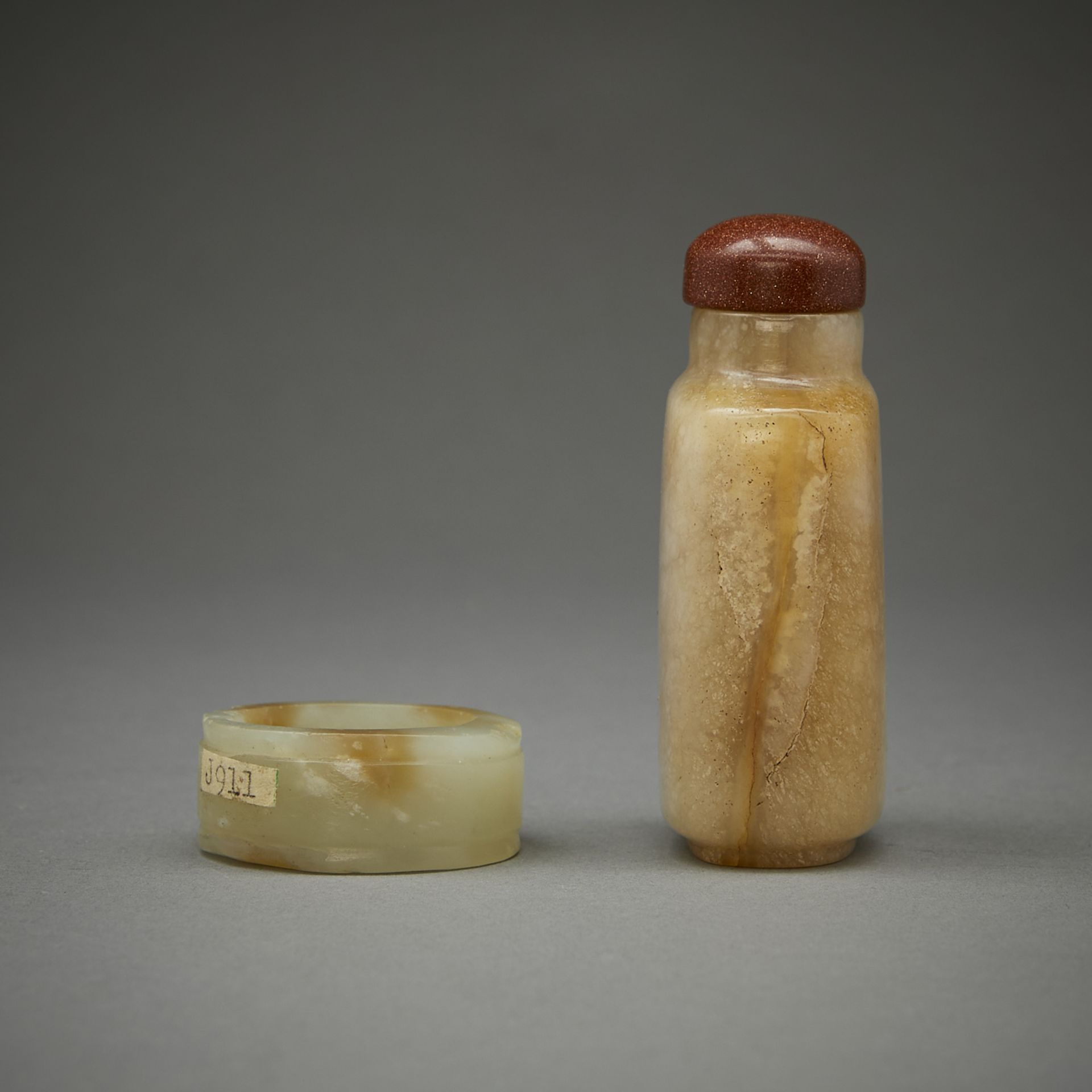 Chinese Jade Archer Ring & Hardstone Snuff Bottle - Bild 3 aus 11