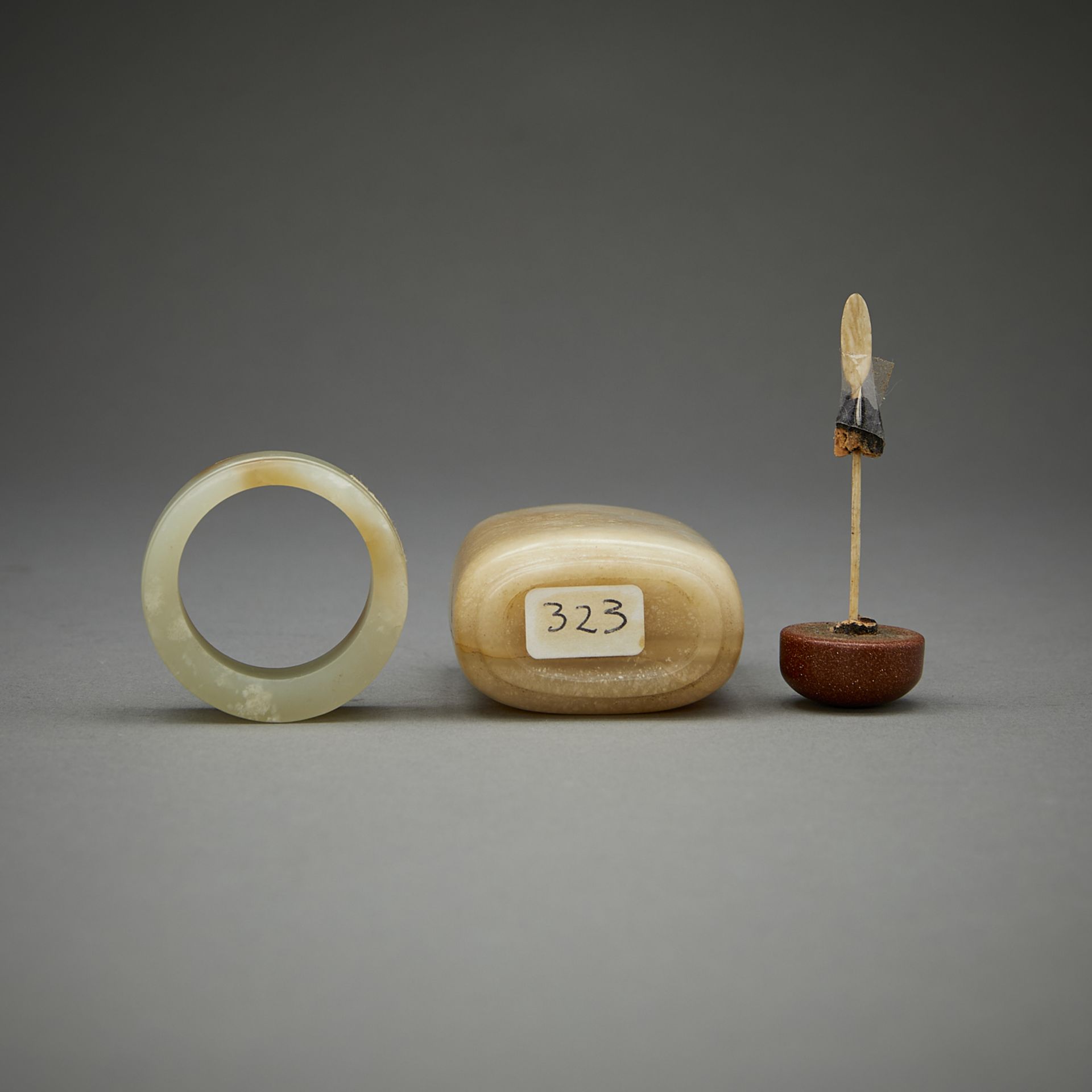 Chinese Jade Archer Ring & Hardstone Snuff Bottle - Image 8 of 11