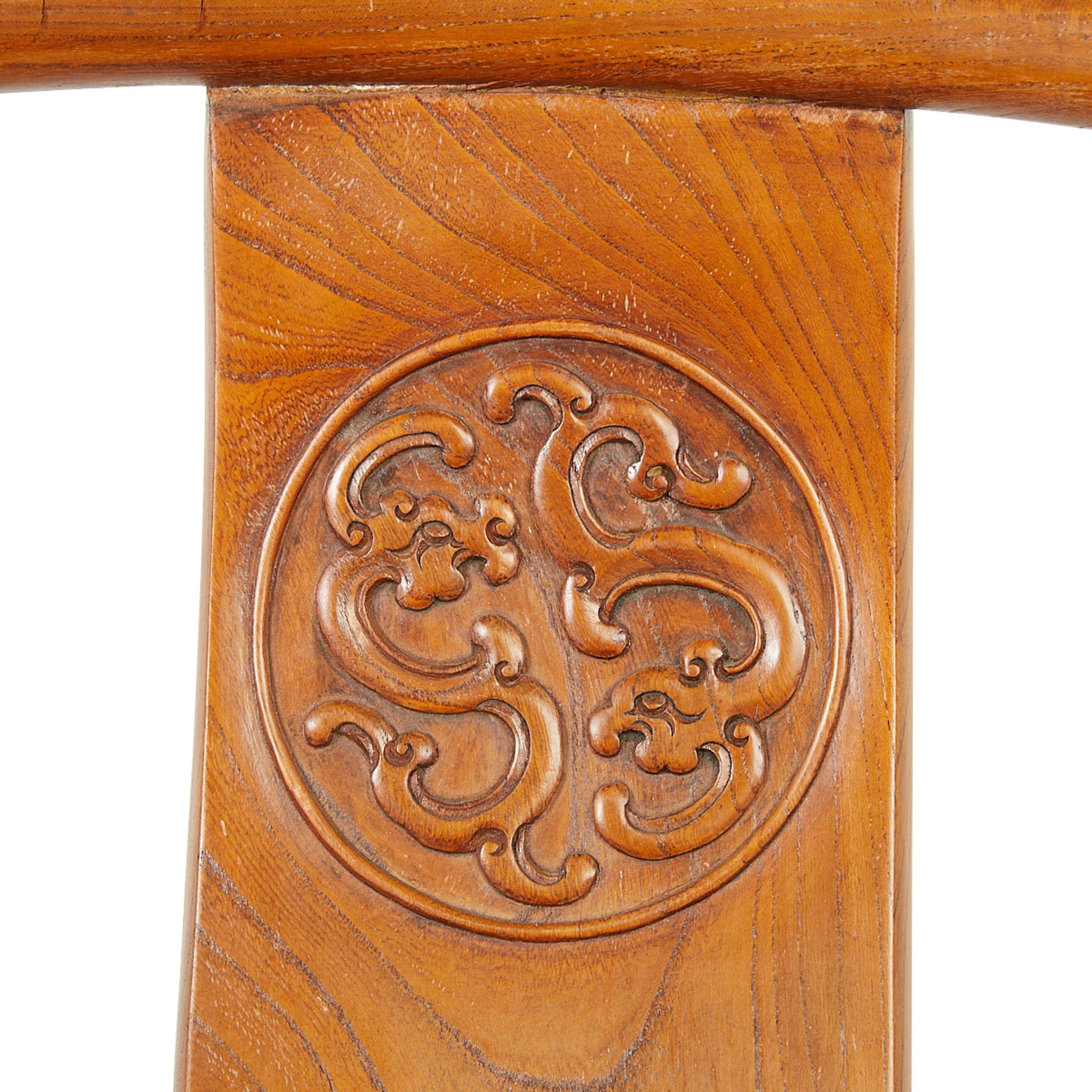 Pair of Chinese Elm Wood Horseshoe Back Armchairs - Bild 5 aus 14