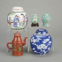 Group of 5 Chinese Porcelain Objects