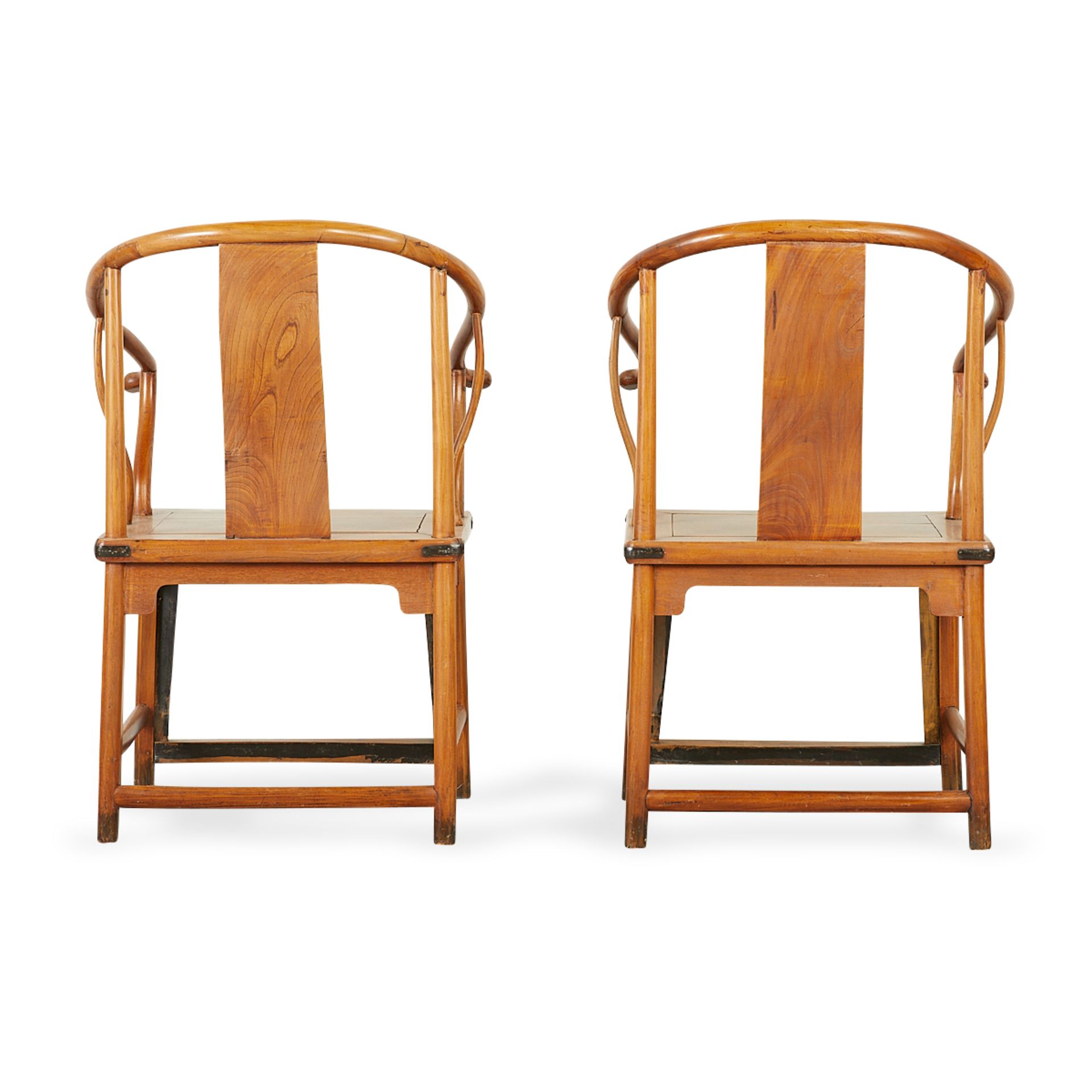 Pair of Chinese Elm Wood Horseshoe Back Armchairs - Bild 4 aus 14