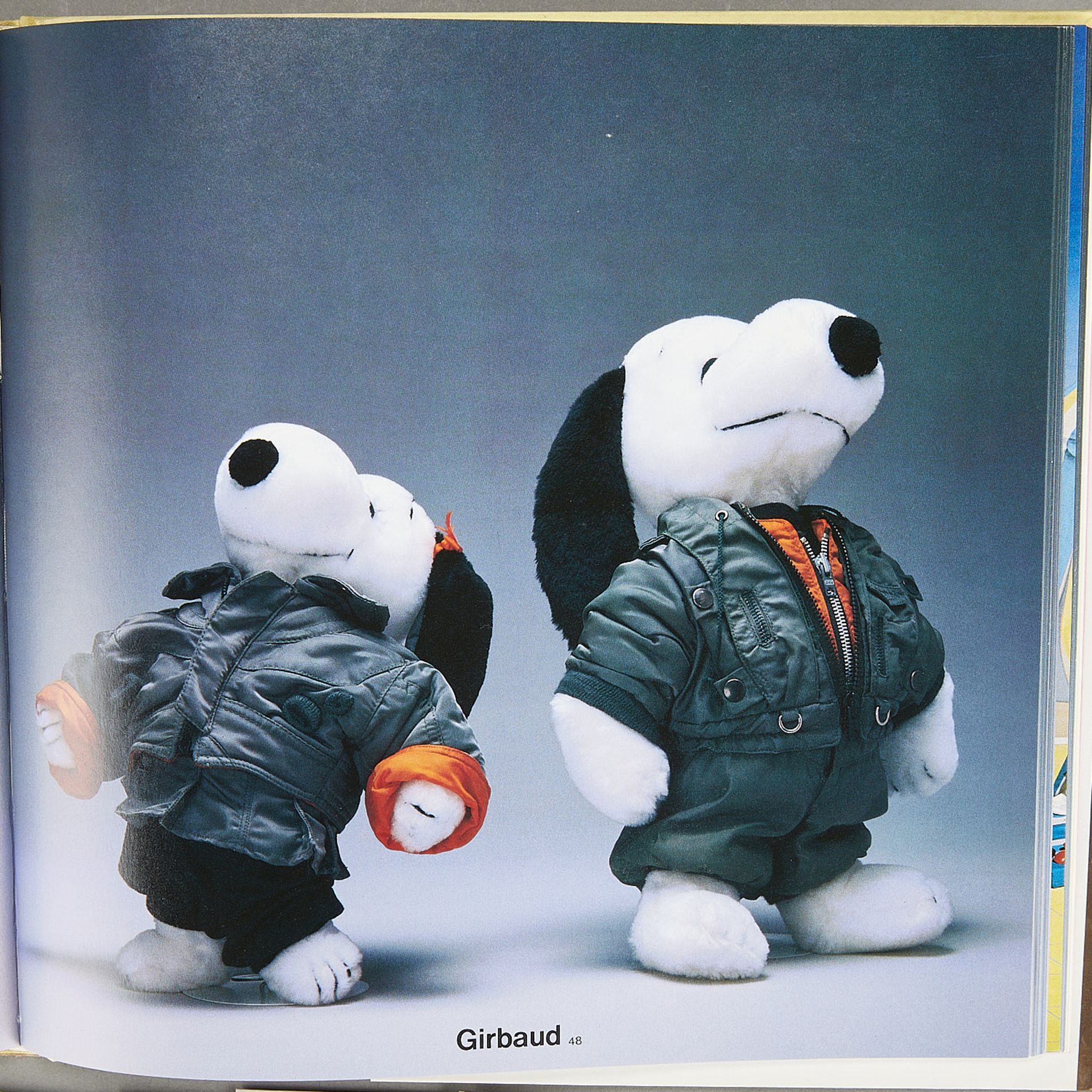 "Snoopy in Fashion" Exhibition Photo Book - Bild 4 aus 6