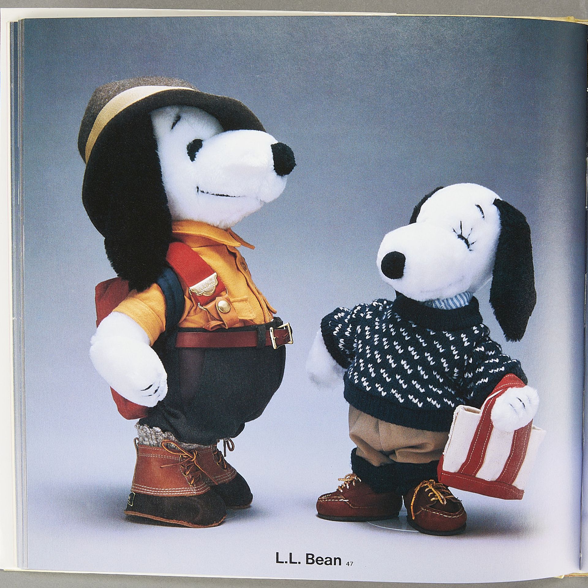 "Snoopy in Fashion" Exhibition Photo Book - Bild 2 aus 6