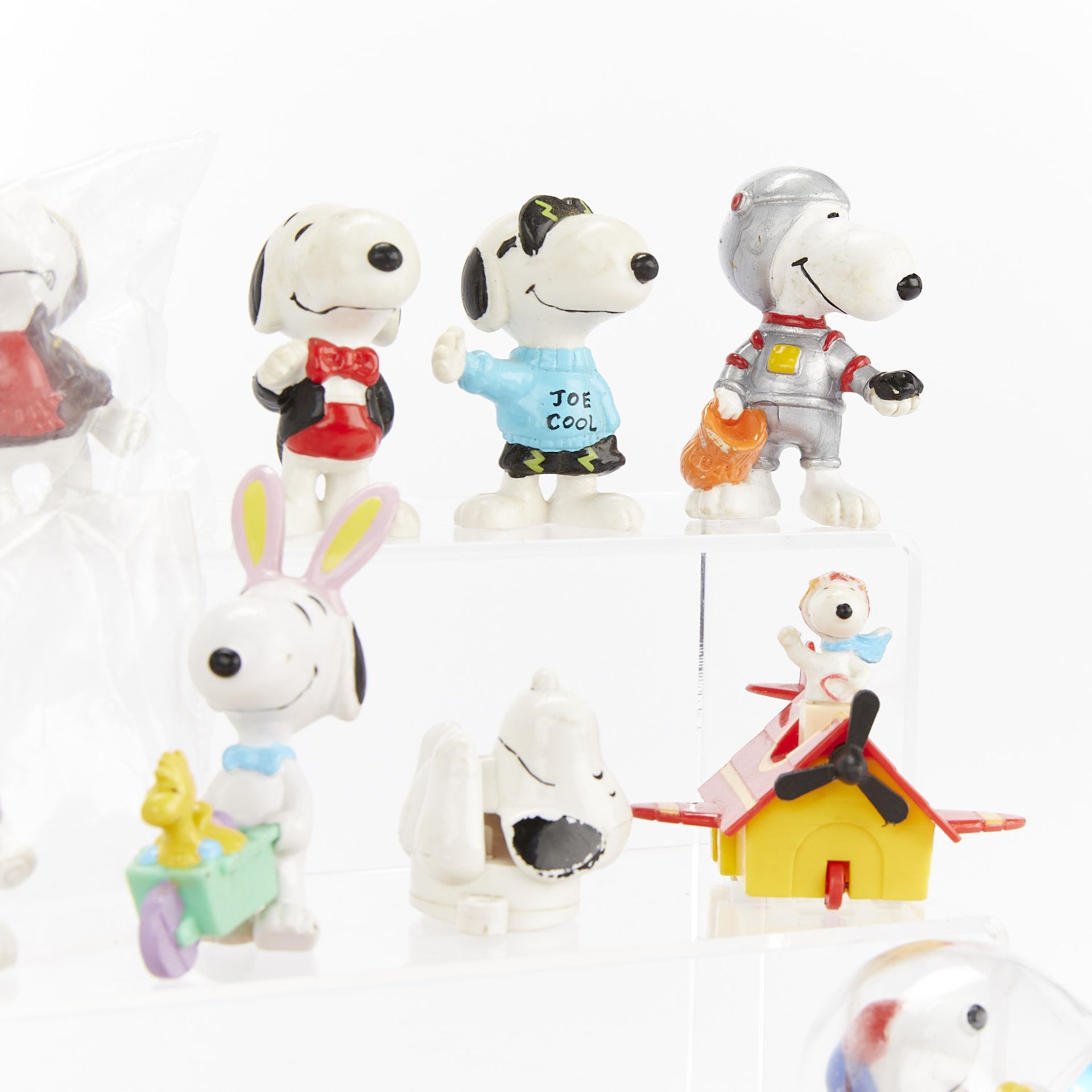 Group of 16 Snoopy Figurines and Bandages - Bild 3 aus 12