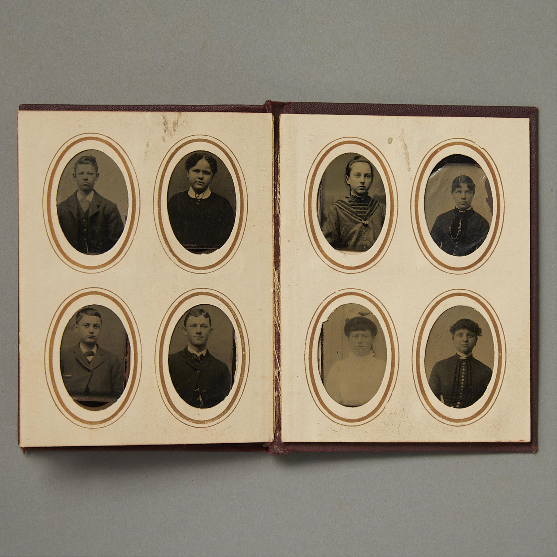 2 Albums of 65 Small Tintype Photo Portraits - Bild 11 aus 19