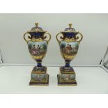 Pair of Vienna porcelain vases, 19th century H33 cm, small defect on 1 lid