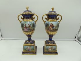 Pair of Vienna porcelain vases, 19th century H33 cm, small defect on 1 lid