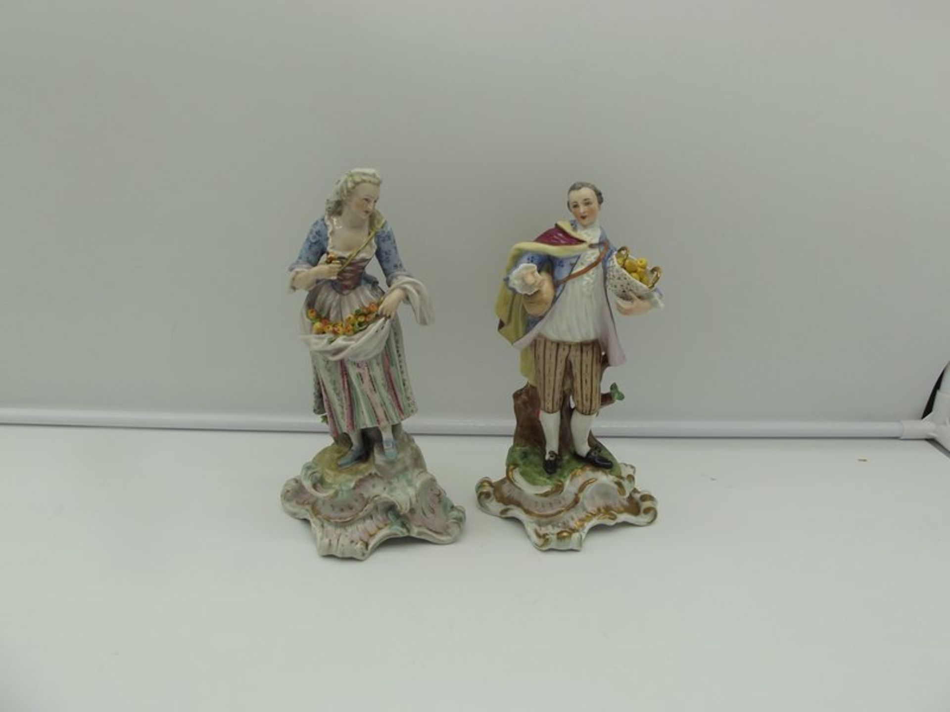 pair of porcelain sculptures England 19th century H 23 cm