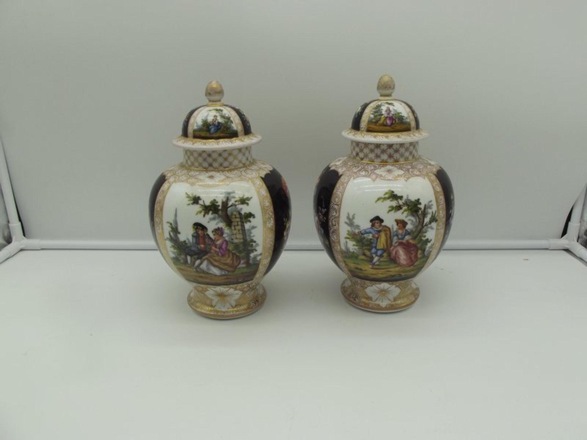 pair of Dresden potiches 19th century. H 25 cm