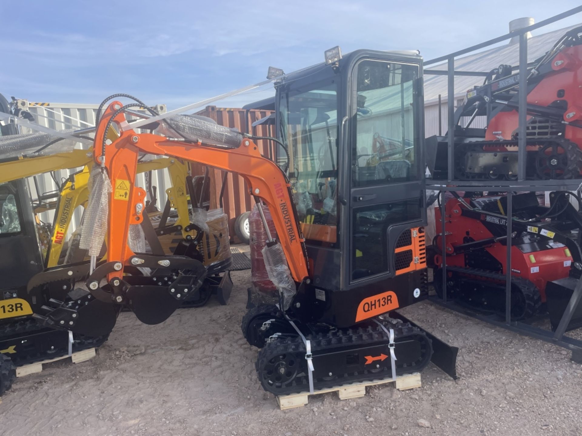 QH13R Mini Excavator w/ cab orange